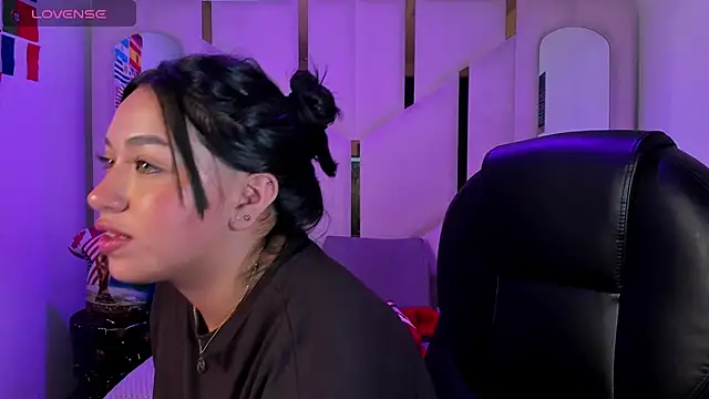 IsabellRodriguez18 online show from June 25, 2026, 5:12 am