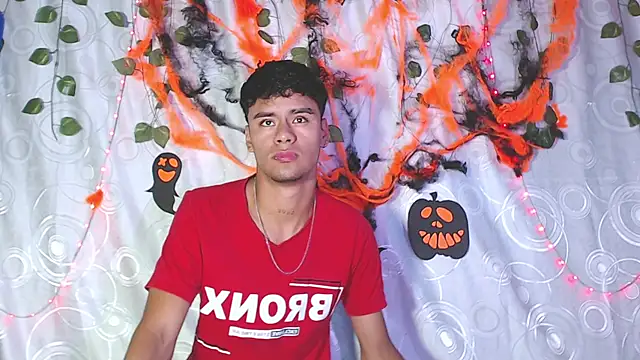 Snapshot of Andres_7676 chatting on October 25, 2025, 4:46 pm Andres 7676 online show from October 25, 2025, 4:46 pm