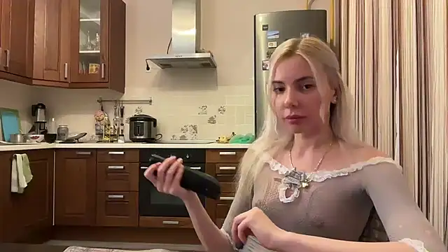 yunasuka online show from February 22, 2025, 6:30 pm