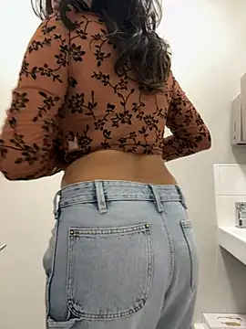 Snapshot of lizzzziee chatting on January 19, 2025, 12:06 pm lizzzziee online show from January 19, 2025, 12:06 pm
