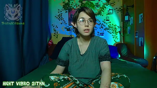 TrickyKitsune online show from April 30, 2026, 5:41 pm