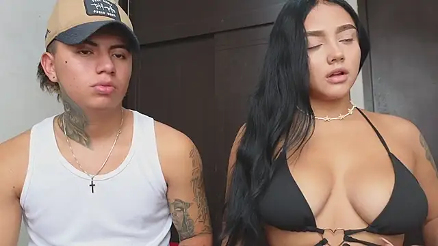 Snapshot of Thiago_x_Sahara chatting on February 15, 2025, 2:00 pm Thiago x Sahara online show from February 15, 2025, 2:00 pm