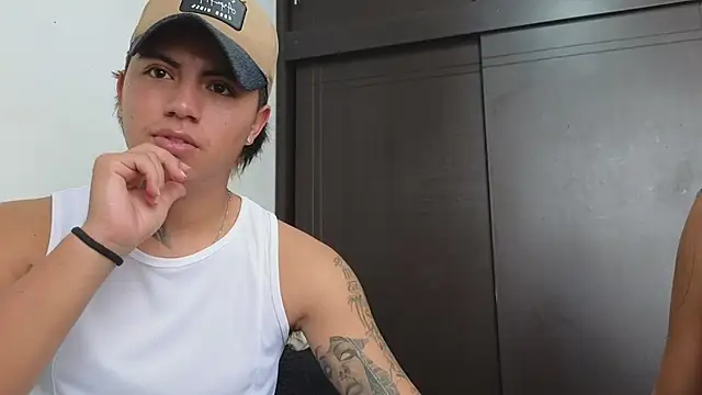 Snapshot of Thiago_x_Sahara chatting on February 25, 2025, 2:54 pm Thiago x Sahara online show from February 25, 2025, 2:54 pm