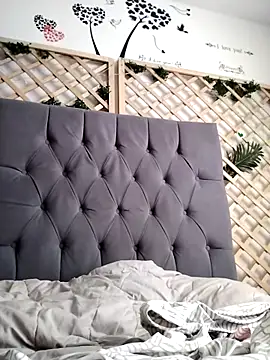 Mia WAll online show from December 27, 2024, 6:20 pm