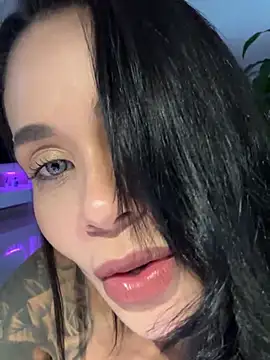 Snapshot of Karol_Towers chatting on January 6, 2025, 3:20 am Karol Towers online show from January 6, 2025, 3:20 am