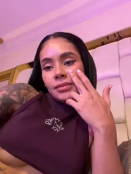 Snapshot of Karol_Towers chatting on March 1, 2025, 1:22 am Karol Towers online show from March 1, 2025, 1:22 am