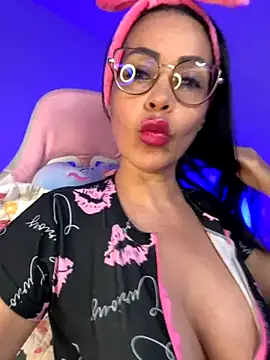 KarolRubi1 online show from October 7, 2025, 1:36 am