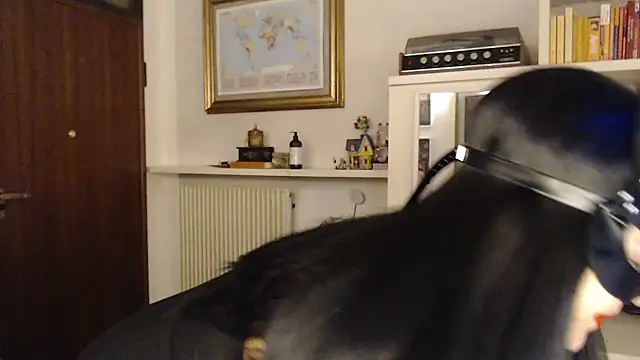 Snapshot of LasolitaAuri chatting on February 10, 2025, 10:09 pm LasolitaAuri online show from February 10, 2025, 10:09 pm