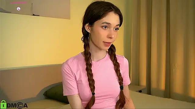 Snapshot of LittleOriana chatting on January 30, 2025, 6:43 pm LittleOriana online show from January 30, 2025, 6:43 pm