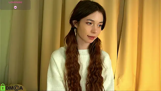 Snapshot of LittleOriana chatting on February 14, 2025, 2:39 am LittleOriana online show from February 14, 2025, 2:39 am