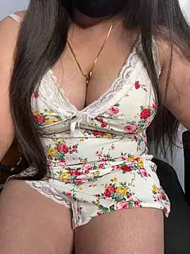 tanvihot2 online show from June 18, 2026, 4:33 pm