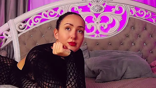 KimKhallifa online show from October 5, 2025, 4:55 am