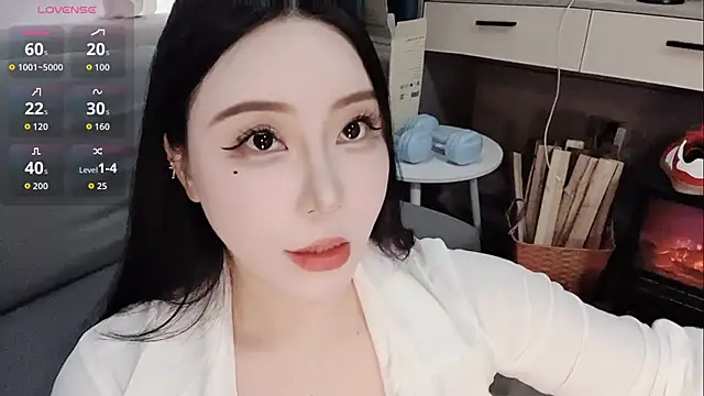 Caicai-a online show from December 4, 2025, 8:34 am