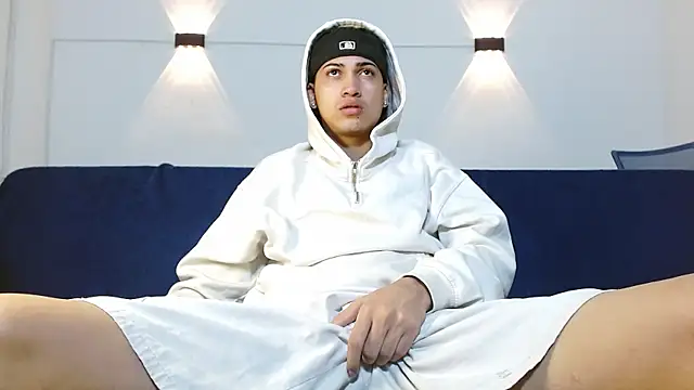 Snapshot of Br4ndxpimm chatting on October 8, 2025, 4:15 pm Br4ndxpimm online show from October 8, 2025, 4:15 pm