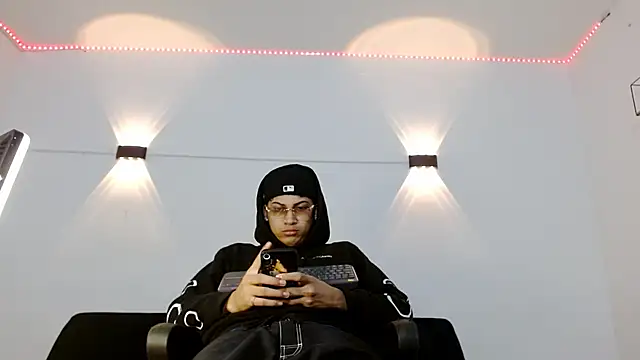 Snapshot of Br4ndxpimm chatting on October 25, 2025, 7:52 pm Br4ndxpimm online show from October 25, 2025, 7:52 pm