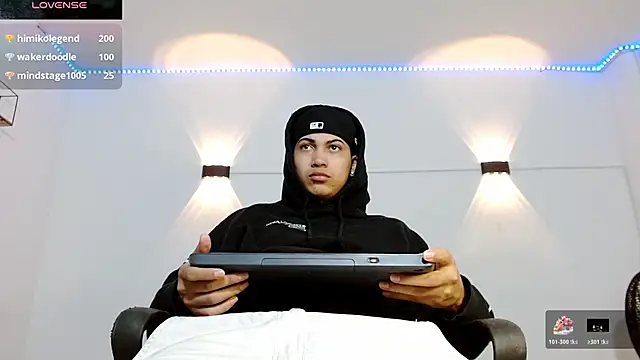 Snapshot of Br4ndxpimm chatting on November 3, 2025, 2:29 pm Br4ndxpimm online show from November 3, 2025, 2:29 pm