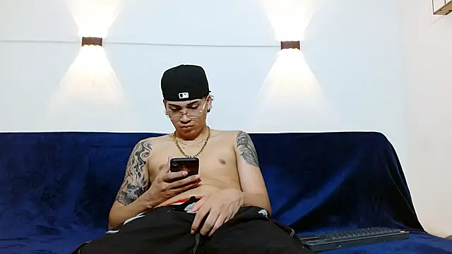 Snapshot of Br4ndxpimm chatting on November 10, 2025, 3:33 pm Br4ndxpimm online show from November 10, 2025, 3:33 pm