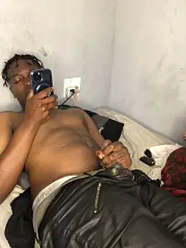 Snapshot of Redfucks333 chatting on December 3, 2025, 11:25 pm Redfucks333 online show from December 3, 2025, 11:25 pm