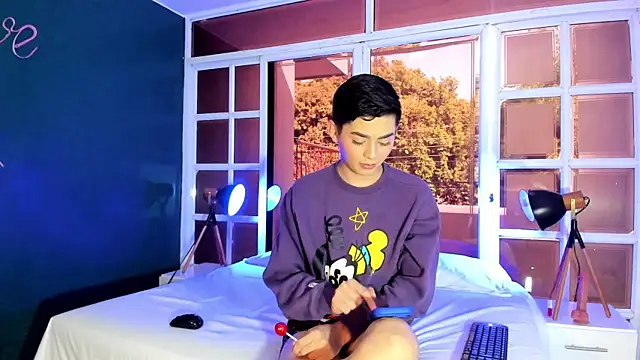 Snapshot of Maxi_little chatting on June 23, 2026, 7:56 pm Maxi little online show from June 23, 2026, 7:56 pm