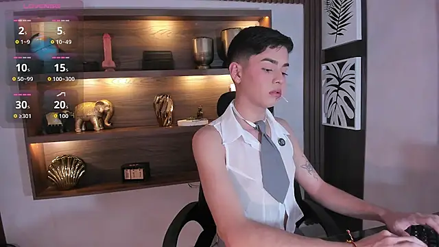 Snapshot of Maxi_little chatting on July 21, 2026, 8:33 pm Maxi little online show from July 21, 2026, 8:33 pm