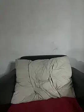 Snapshot of Ninabrunette18 chatting on July 12, 2026, 8:05 am Ninabrunette18 online show from July 12, 2026, 8:05 am