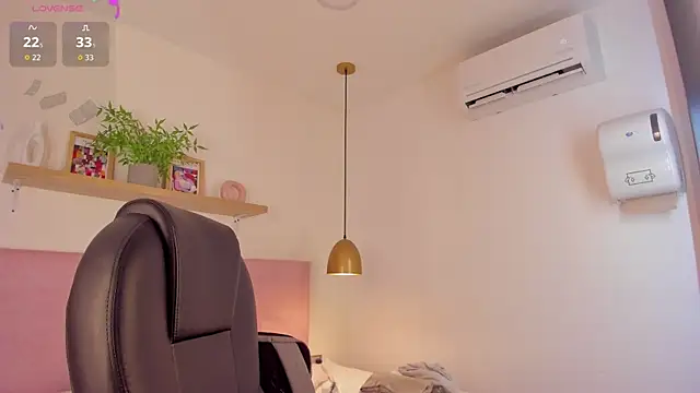 violeta candyy  online show from June 26, 2026, 10:47 pm