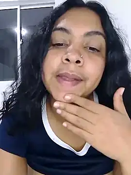 Snapshot of Brendabluee chatting on January 5, 2025, 10:40 pm Brendabluee online show from January 5, 2025, 10:40 pm