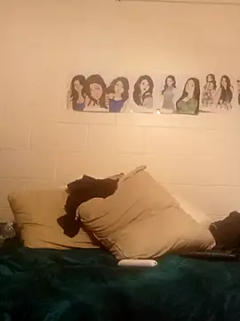 Snapshot of k1oudE chatting on October 6, 2025, 5:16 am k1oudE online show from October 6, 2025, 5:16 am