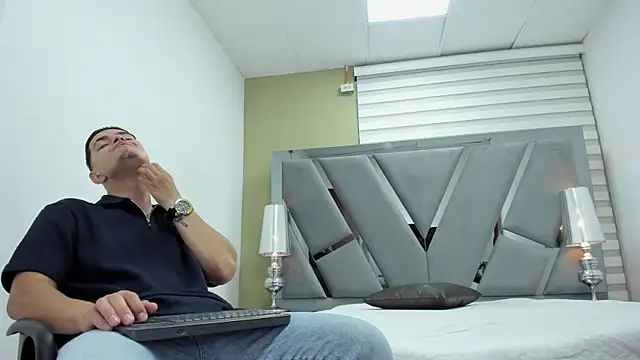 DAVID VICTORIAA online show from July 29, 2026, 1:20 pm