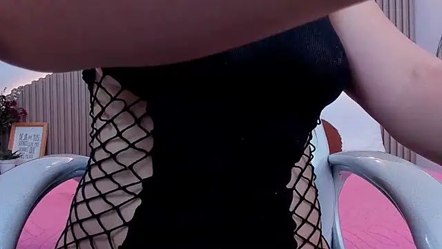 Annie kurt  online show from September 18, 2025, 9:28 pm