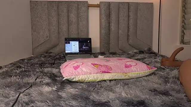 Snapshot of womantall99 chatting on March 12, 2025, 12:36 pm womantall99 online show from March 12, 2025, 12:36 pm