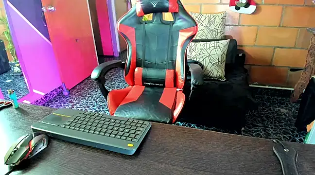 Adam Valenciia online show from February 19, 2025, 3:38 pm