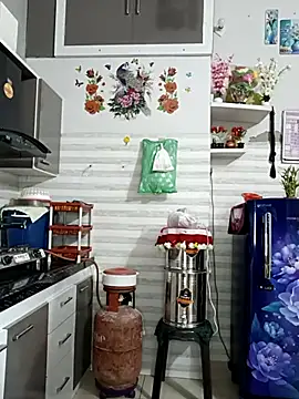 Best-Couple online show from October 15, 2025, 2:44 am