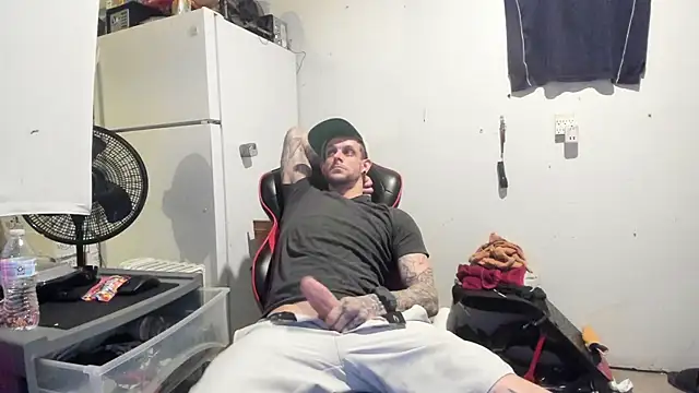 Snapshot of JamesMichael88 chatting on March 15, 2025, 2:35 am JamesMichael88 online show from March 15, 2025, 2:35 am