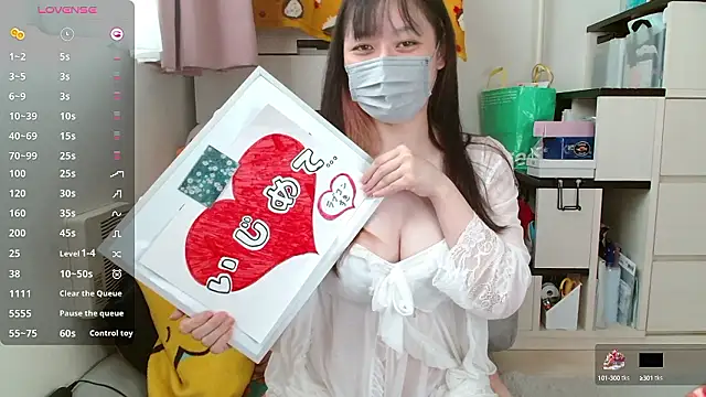 pipimi khaos online show from October 5, 2025, 4:44 am