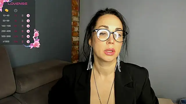 Snapshot of Monica_Weiss chatting on February 10, 2025, 1:35 am Monica Weiss online show from February 10, 2025, 1:35 am