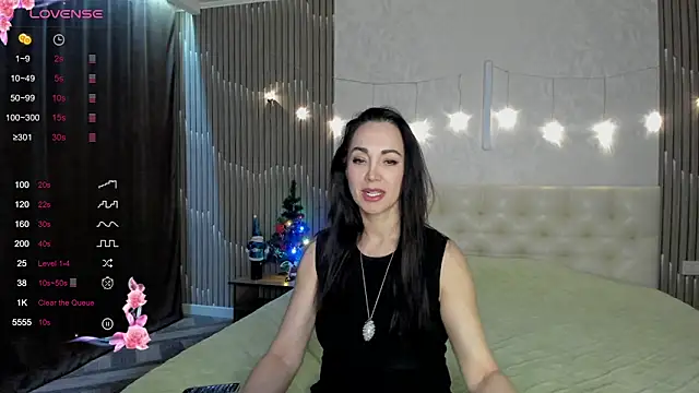 Snapshot of Monica_Weiss chatting on December 19, 2025, 9:44 pm Monica Weiss online show from December 19, 2025, 9:44 pm
