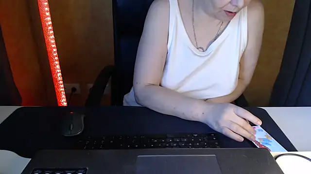 Sweet Phoenix online show from May 18, 2026, 7:47 am