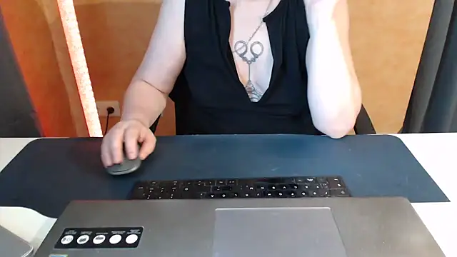 Sweet Phoenix online show from June 7, 2026, 8:29 am