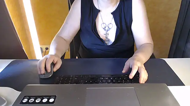 Sweet Phoenix online show from July 11, 2026, 7:33 am