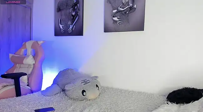 Snapshot of Henophiid chatting on February 3, 2025, 4:04 am Henophiid online show from February 3, 2025, 4:04 am