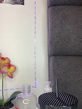 Thando04 online show from September 20, 2025, 12:39 pm