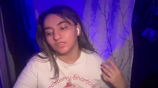 mamifresita online show from December 3, 2025, 9:18 am