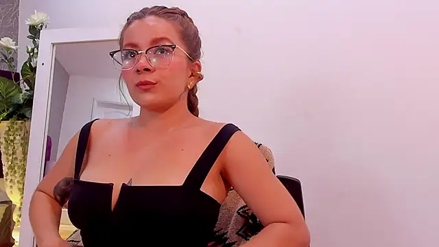 Snapshot of LiaCathaleya chatting on March 12, 2025, 7:49 pm LiaCathaleya online show from March 12, 2025, 7:49 pm