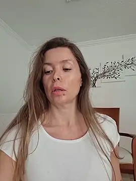 karina warthon online show from June 4, 2026, 5:30 pm
