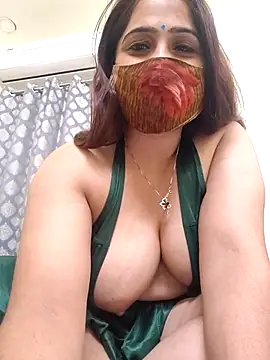 Snapshot of shreya1765 chatting on November 12, 2025, 10:15 am shreya1765 online show from November 12, 2025, 10:15 am