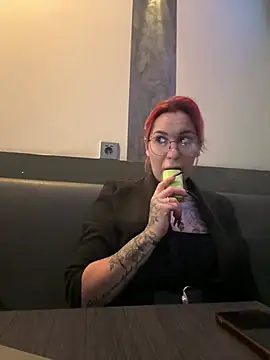 Mia-Fuchs online show from February 1, 2025, 3:50 pm