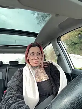 Mia-Fuchs online show from March 10, 2025, 8:15 am