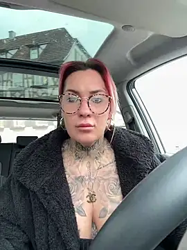 Mia-Fuchs online show from March 10, 2025, 11:21 am