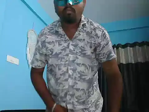 Snapshot of Desi_Heat chatting on May 14, 2026, 6:04 pm Desi Heat online show from May 14, 2026, 6:04 pm